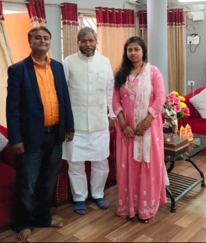Rupa Ajit Kumar Modi and two men standing together with Babulal Marandi in a living room
