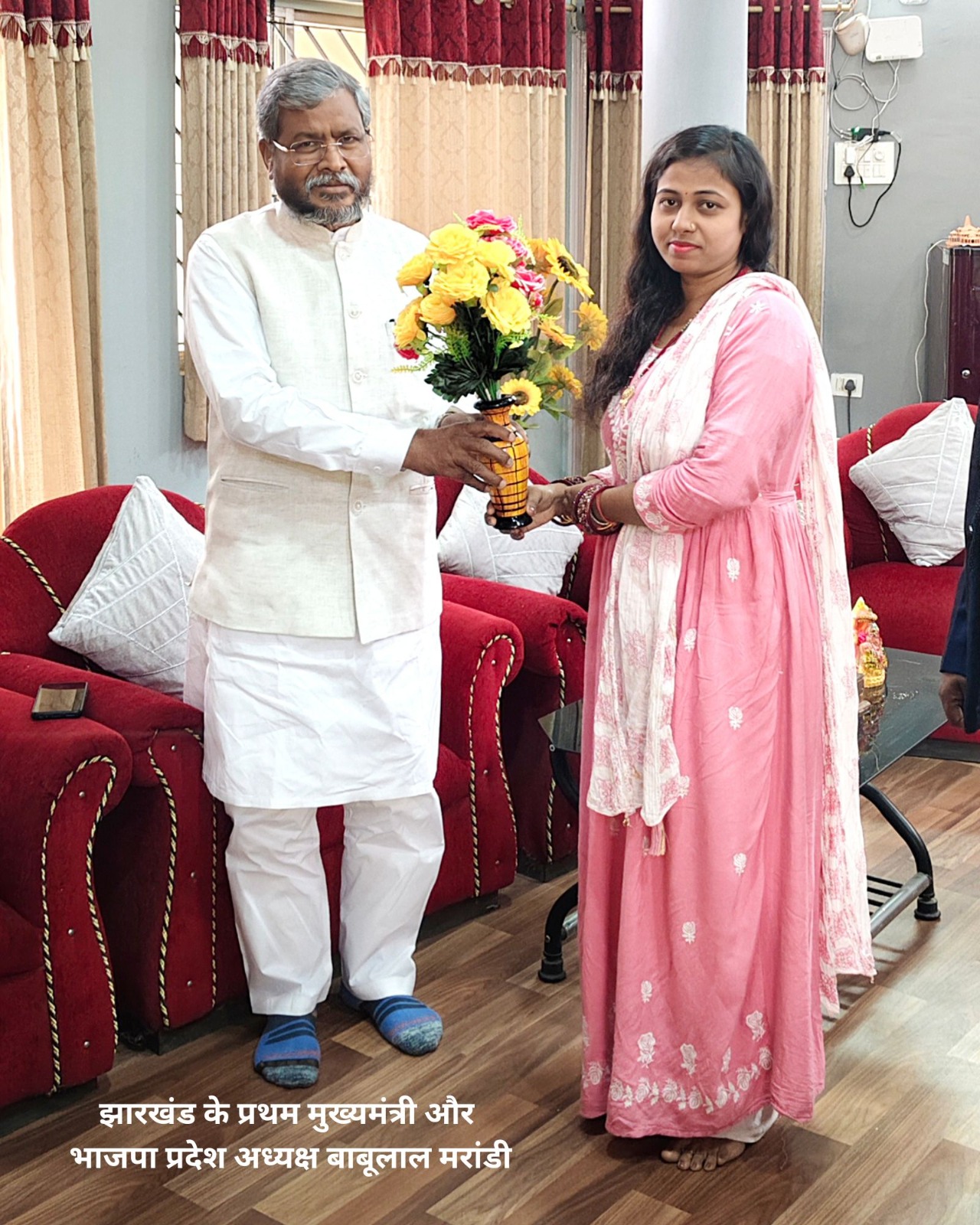Rupa Ajit Kumar Modi standing next to Babulal Marandi